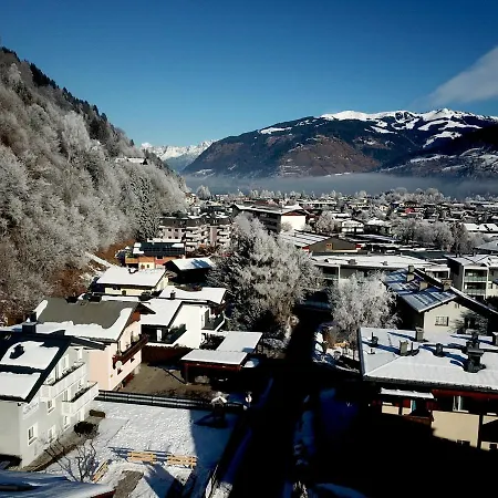 Haus Schmitten - Austrian Alpine Getaways